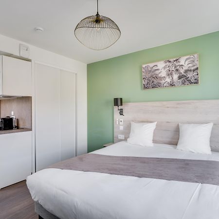 All Suites Appart Hotel Massy Palaiseau Exteriör bild